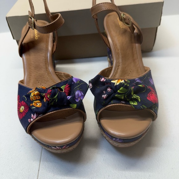 Clarks - Picture 5 of 8